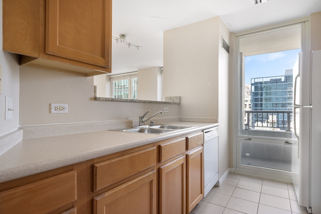 345 N Lasalle Boulevard - Photo 4
