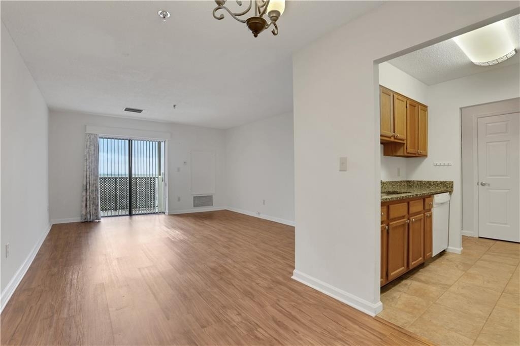 300 Johnson Ferry Road Ne - Photo 11