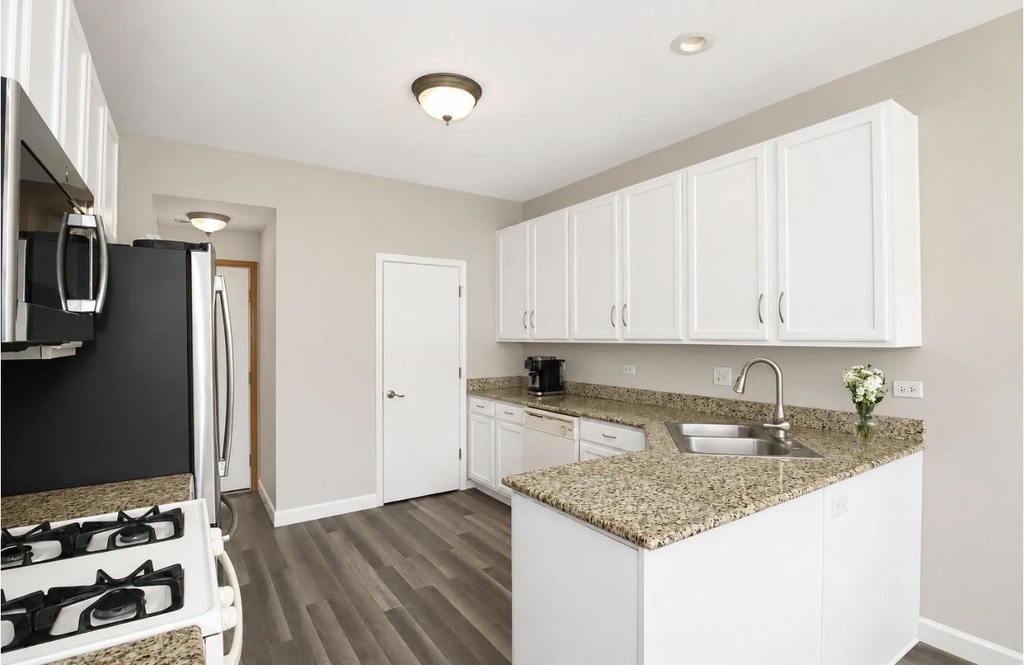 1904 Cobblestone Drive - Photo 3