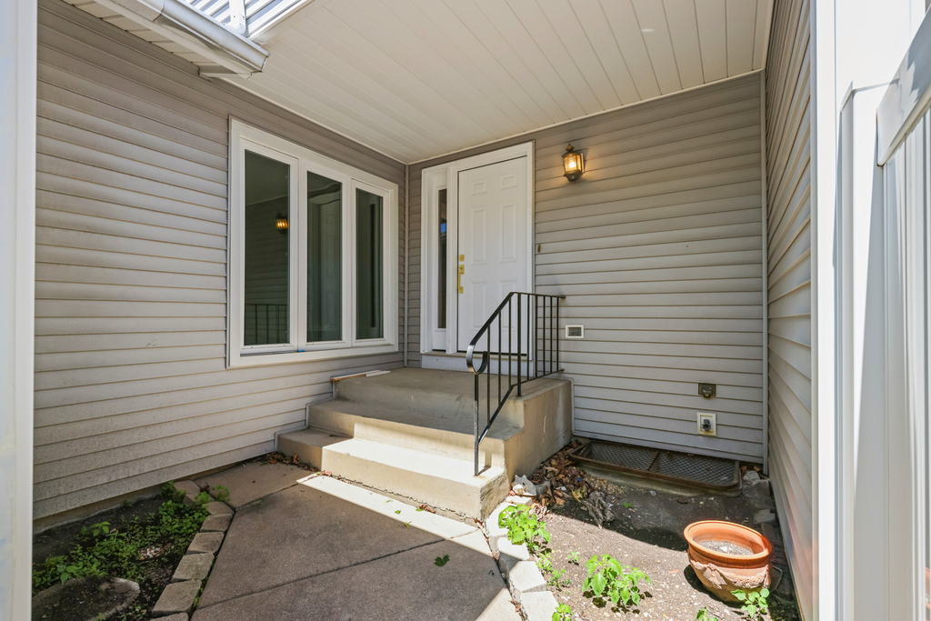 628 Martin Lane - Photo 1