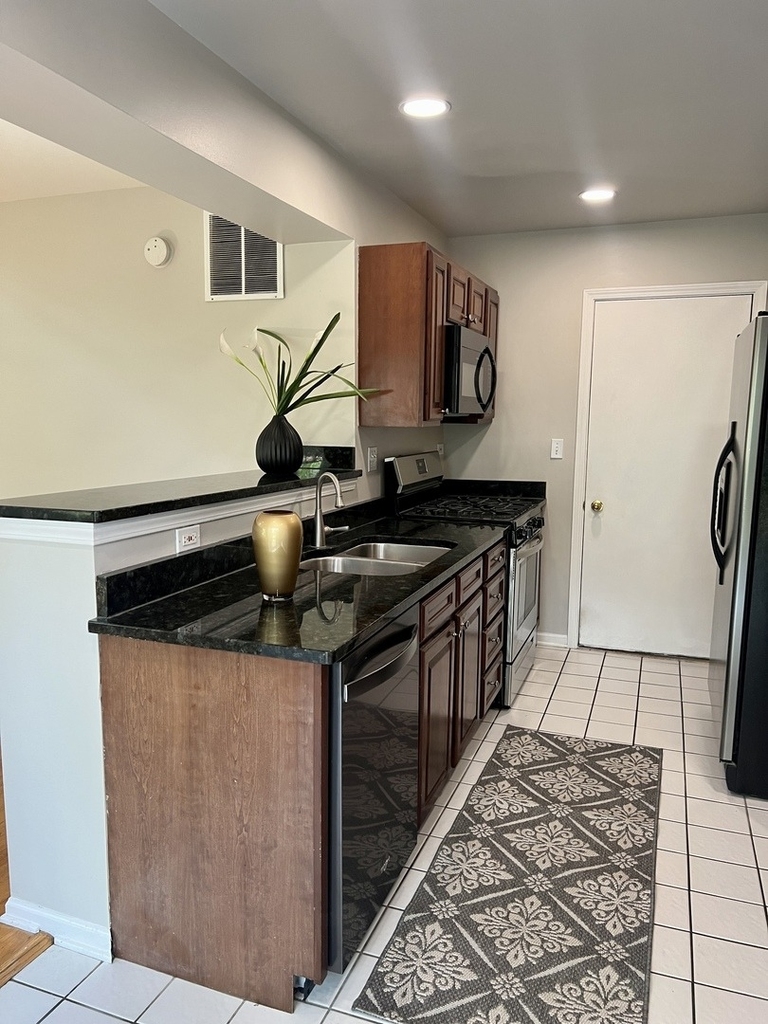 1560 E Chivalry Court - Photo 6