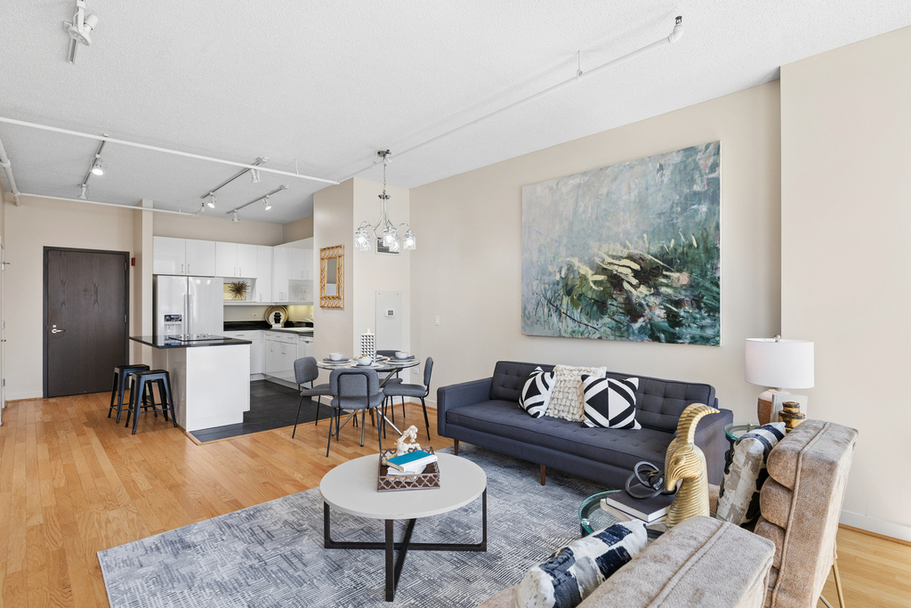 737 W Washington Boulevard - Photo 1