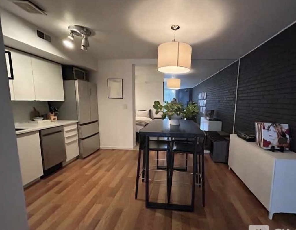 639 W Wellington Avenue - Photo 6
