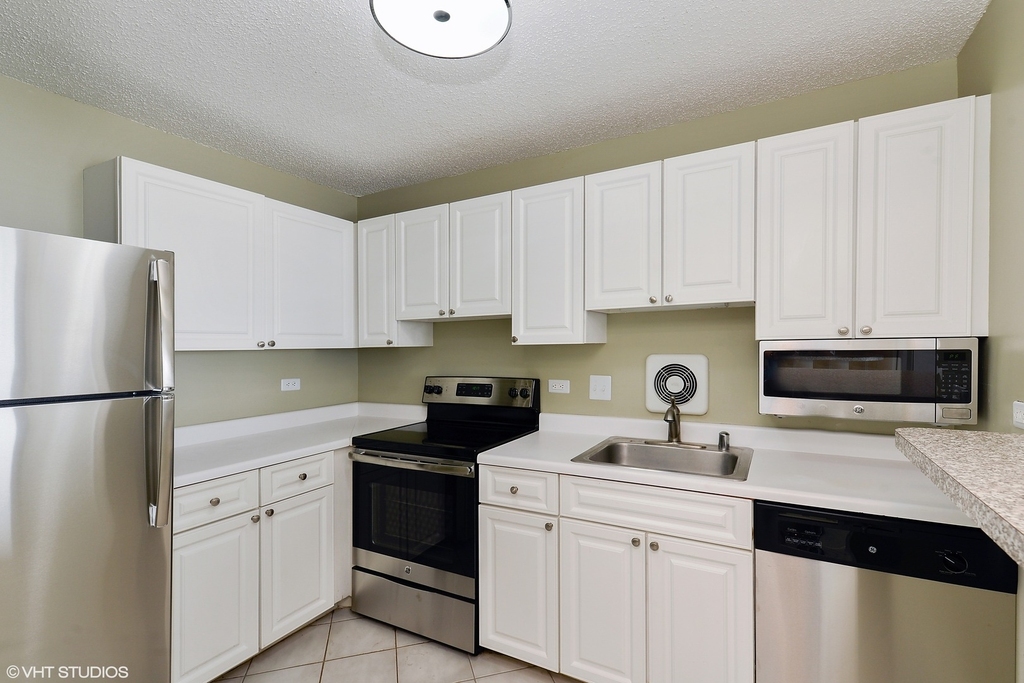 111 W Maple Street - Photo 3