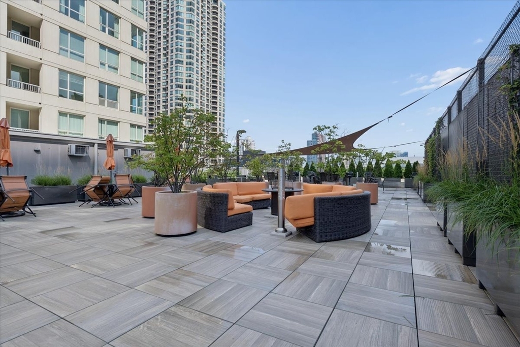 345 N Lasalle Street - Photo 18