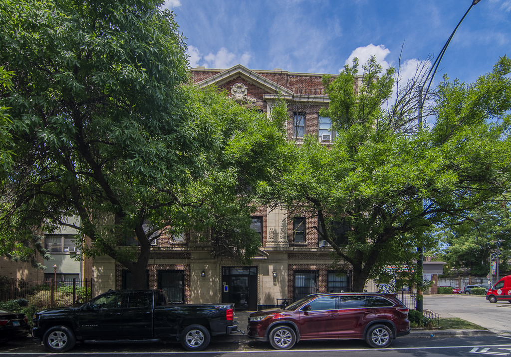 1414 W Pratt Boulevard - Photo 0