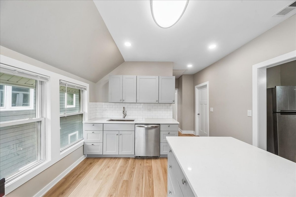 1619 Florence Avenue - Photo 2