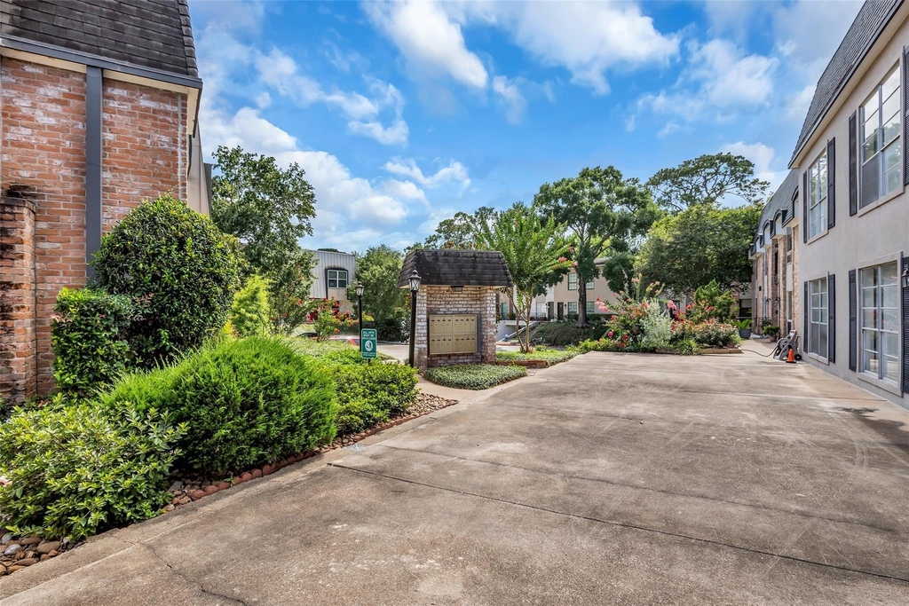 1800 Stoney Brook Drive - Photo 20