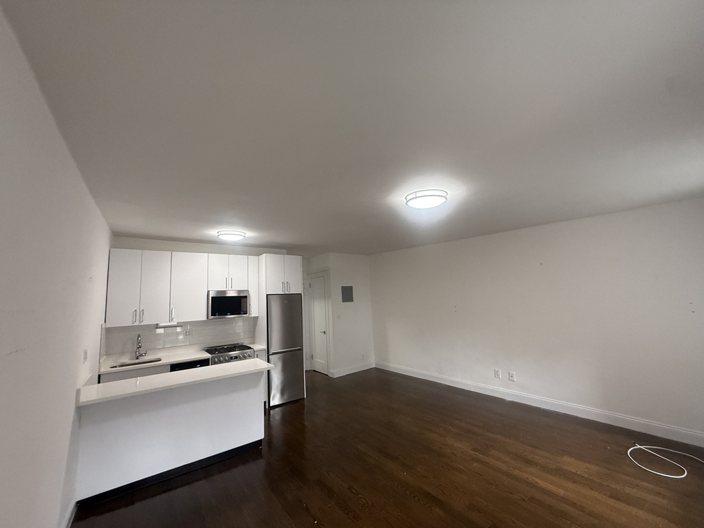 39 East 65th Street - Photo 2