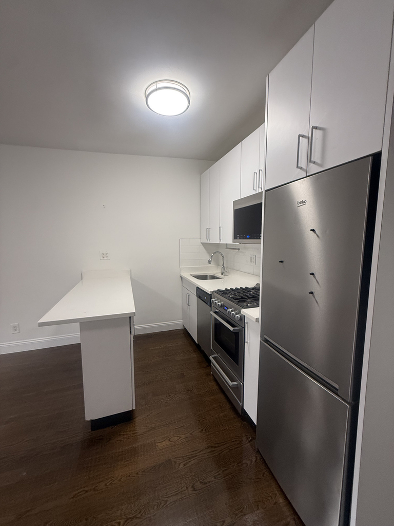 39 East 65th Street - Photo 1