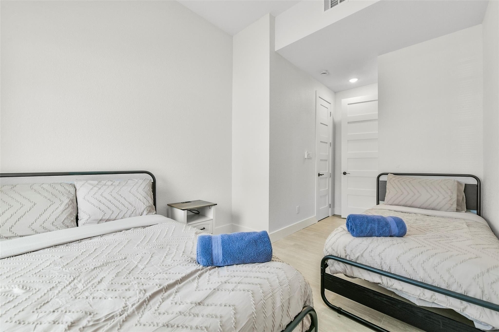 7103 Long Point Road - Photo 14