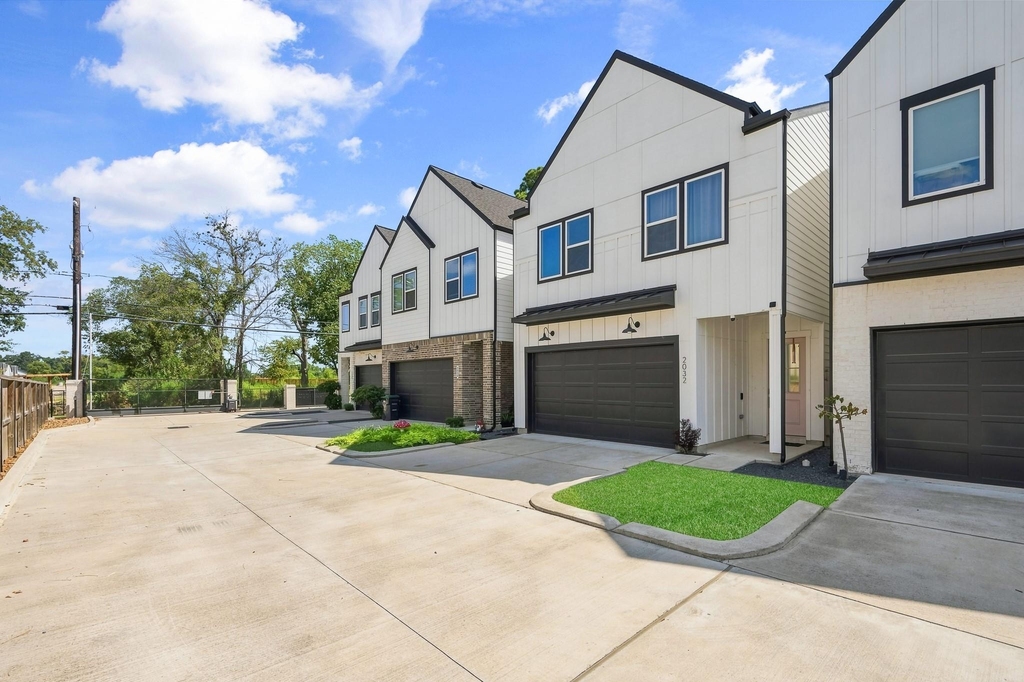 2032 W Tidwell Road - Photo 2