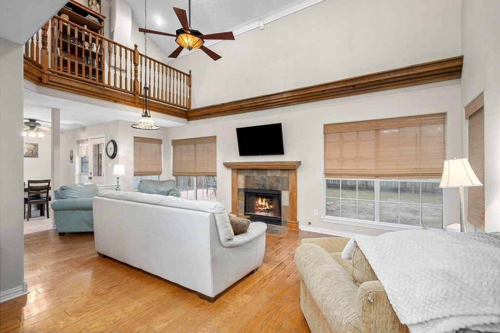 2 Amber Fire Place - Photo 5