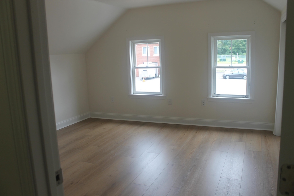 21 Collins - Photo 24