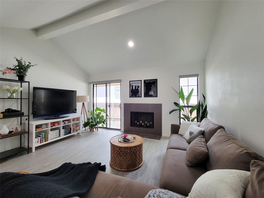 755 Bering Drive - Photo 3