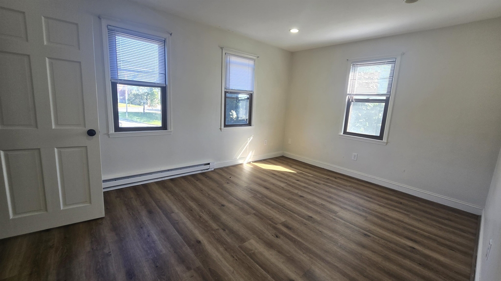 159 Portsmouth - Photo 10