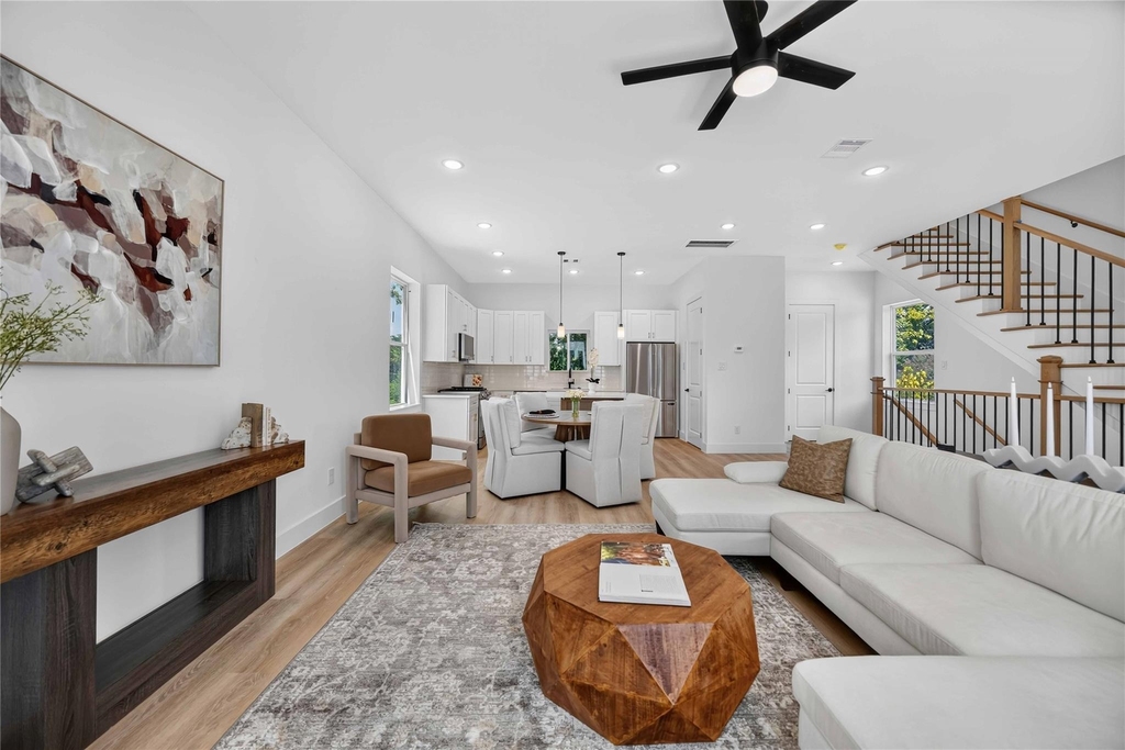 316 Walthall - Photo 2