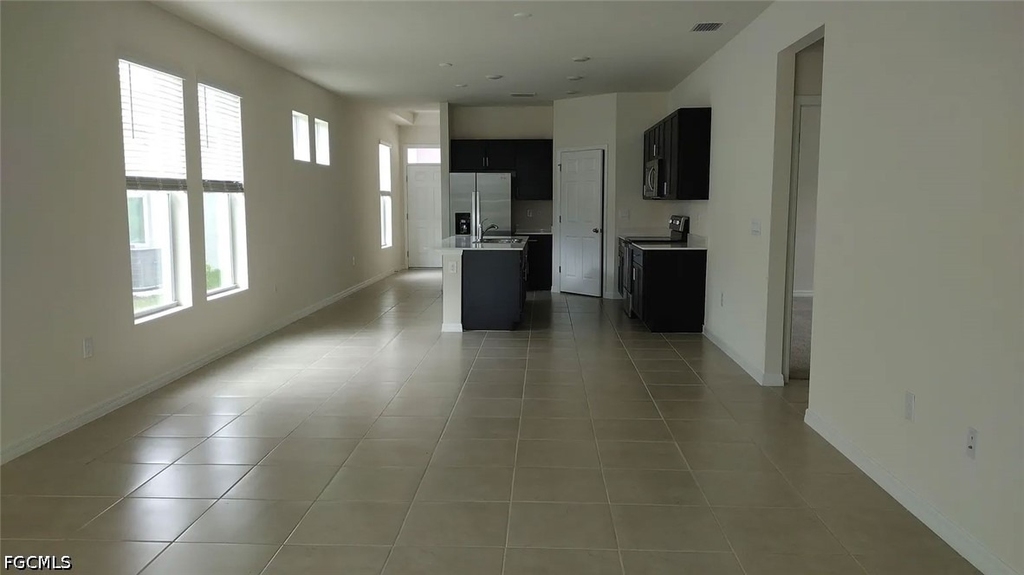 816 Friendship Circle - Photo 3