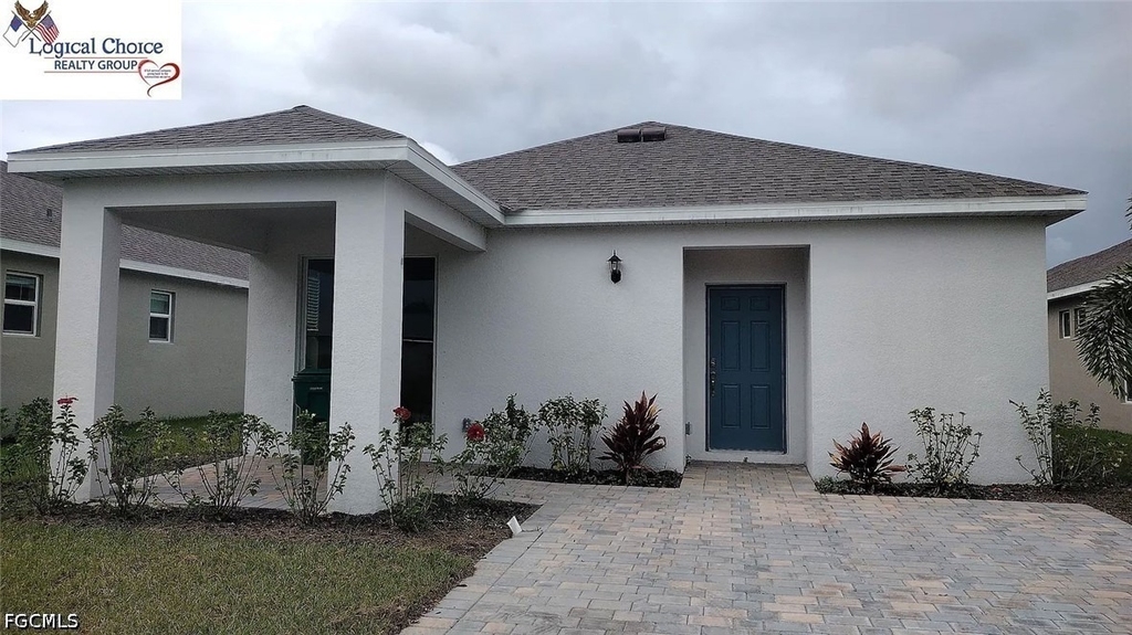816 Friendship Circle - Photo 1