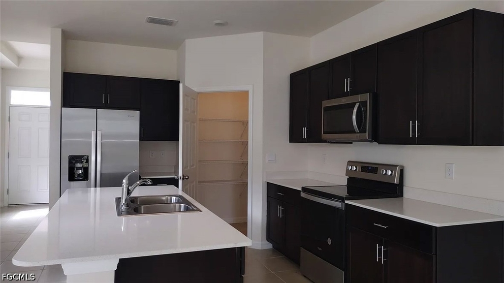 816 Friendship Circle - Photo 4