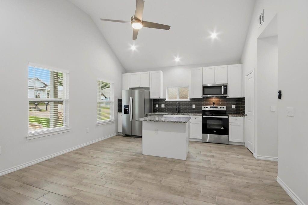 16902 Balmoral - Photo 0
