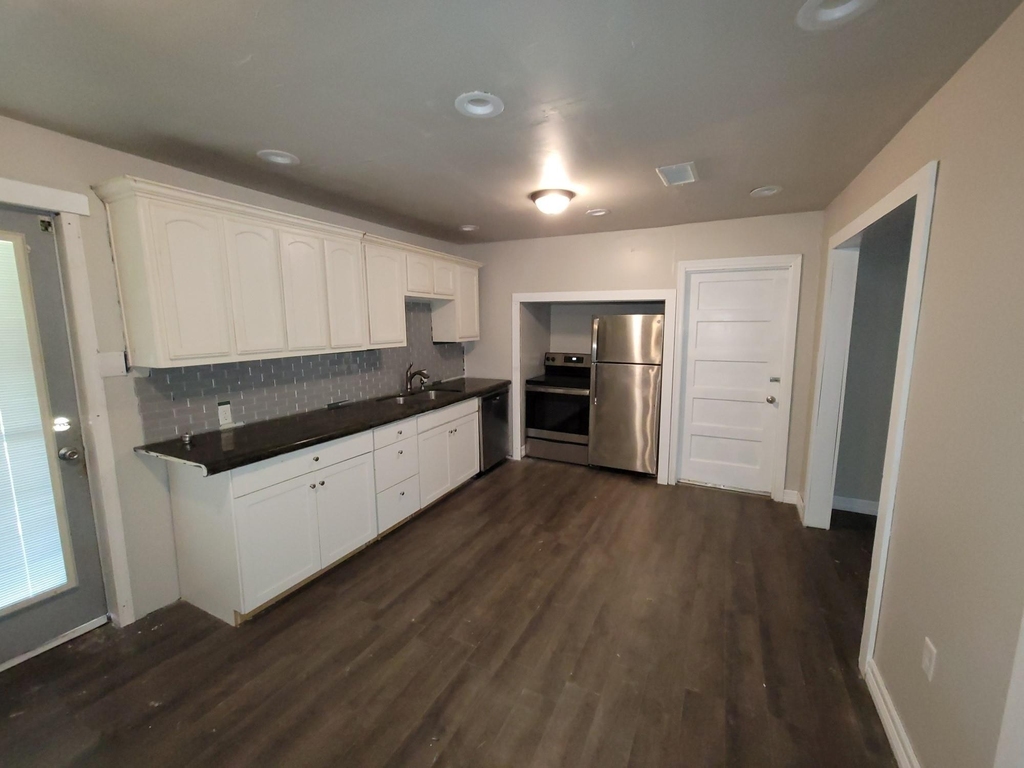 2425 8th Avenue - Photo 2