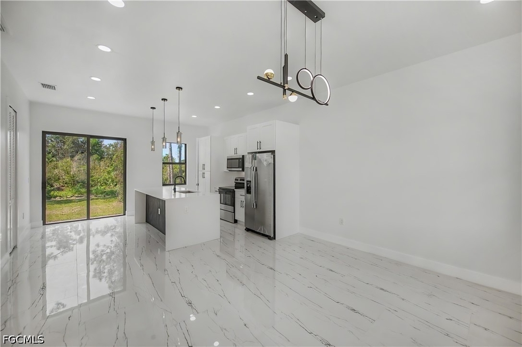 3121 69th Street W - Photo 2
