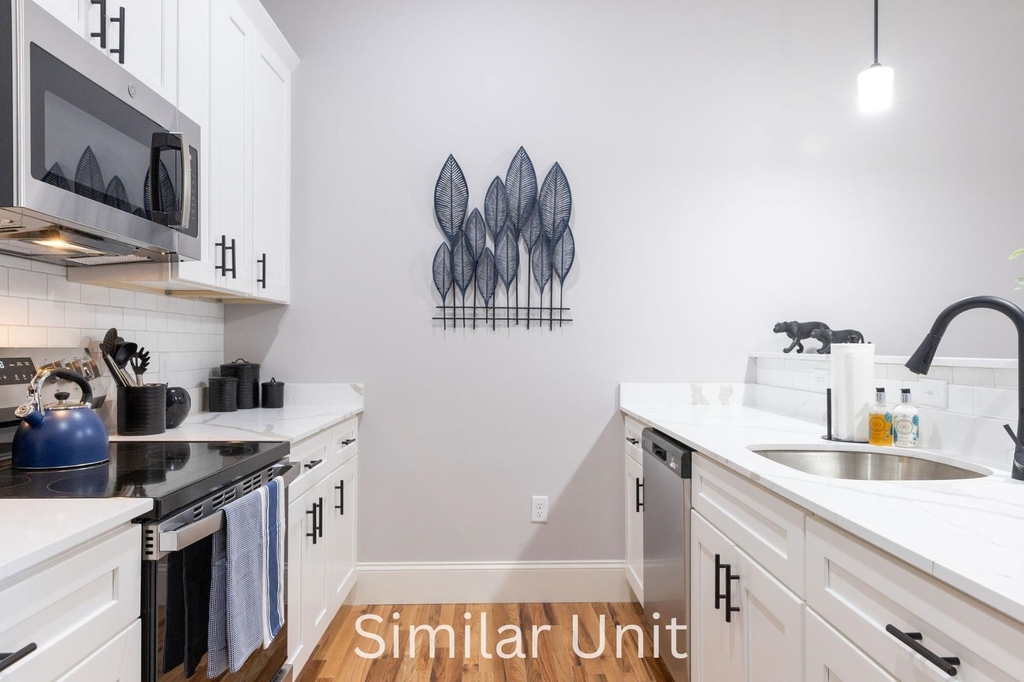 250 Commercial - Photo 3