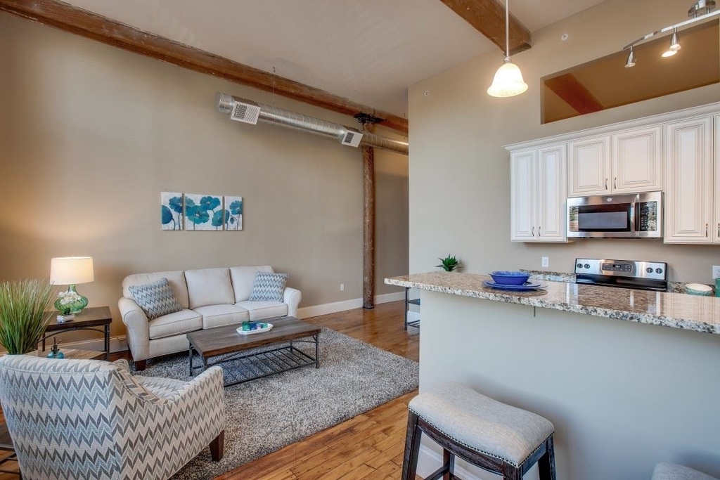 216 West - Photo 12