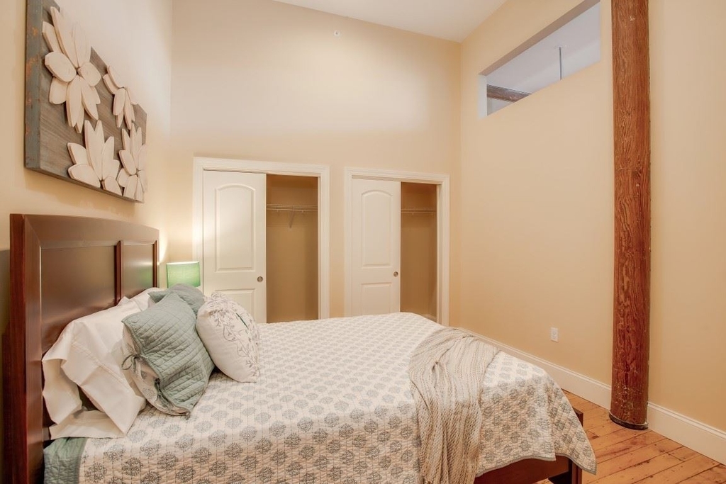 216 West - Photo 9