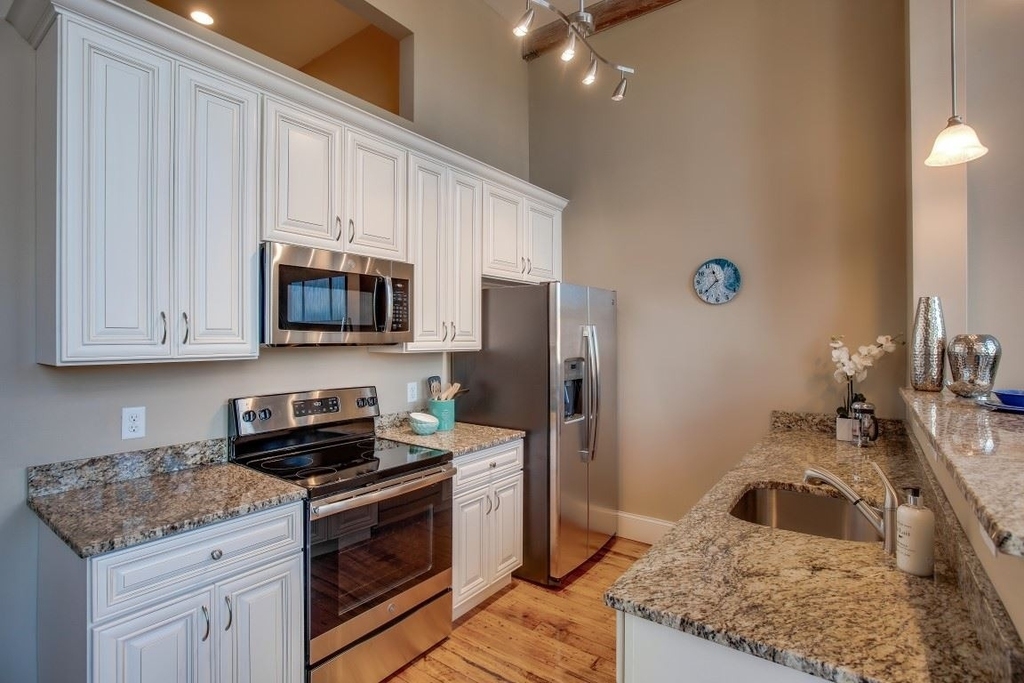 216 West - Photo 5