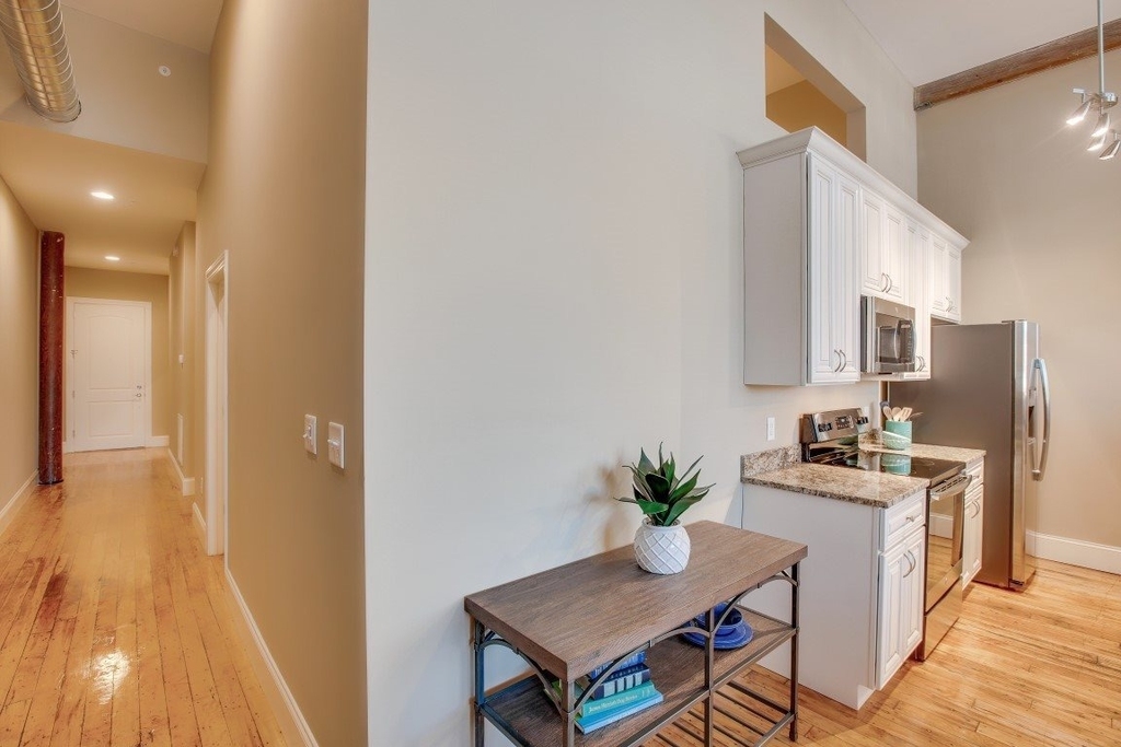 216 West - Photo 13