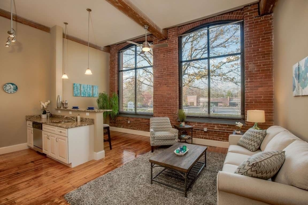 216 West - Photo 3