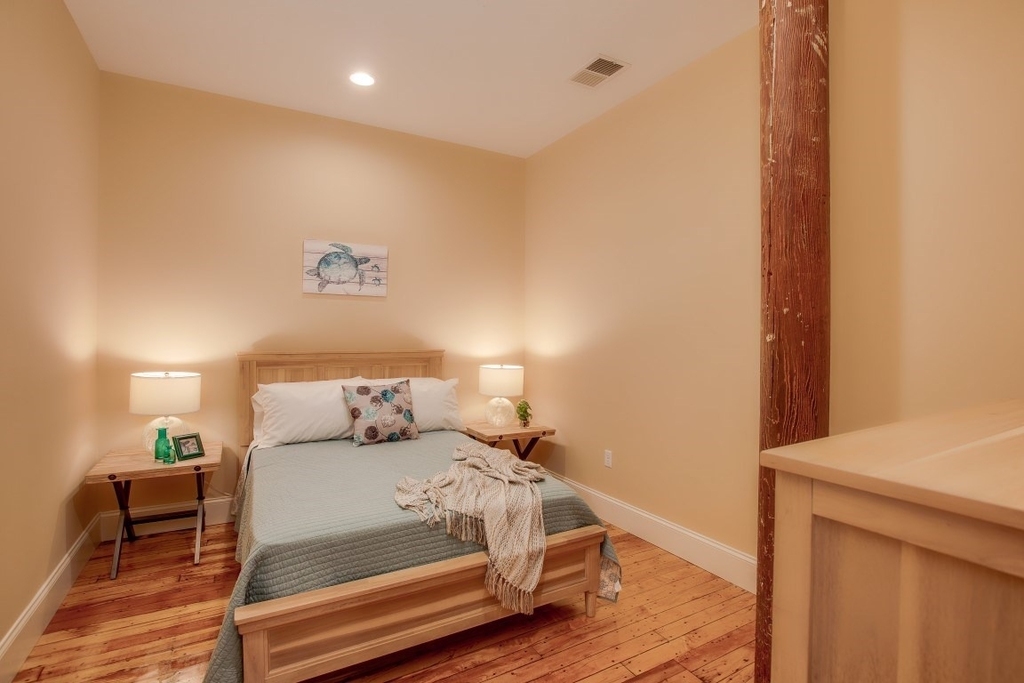 216 West - Photo 8