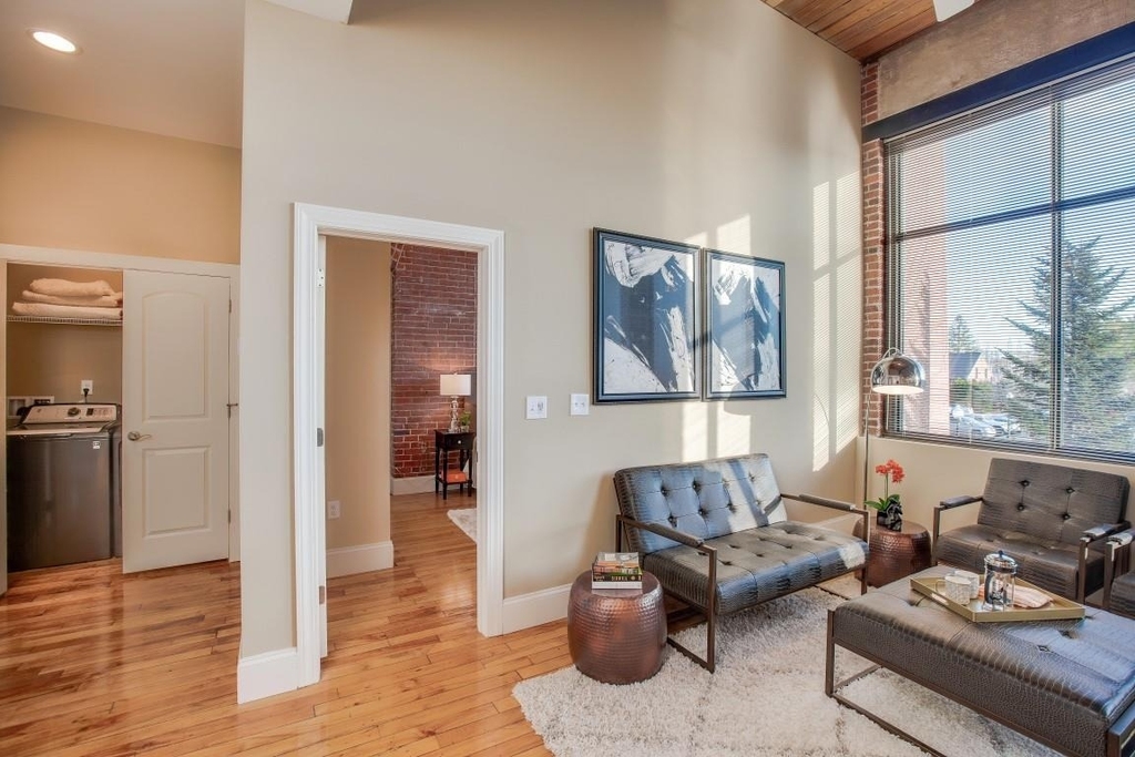 216 West - Photo 18