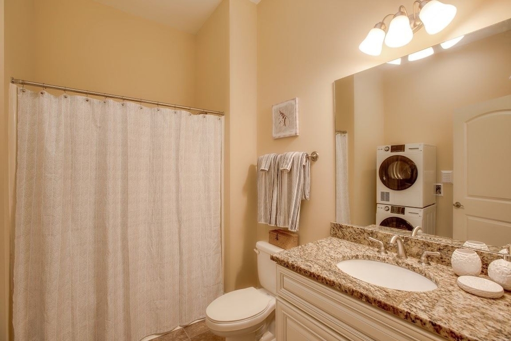 216 West - Photo 10