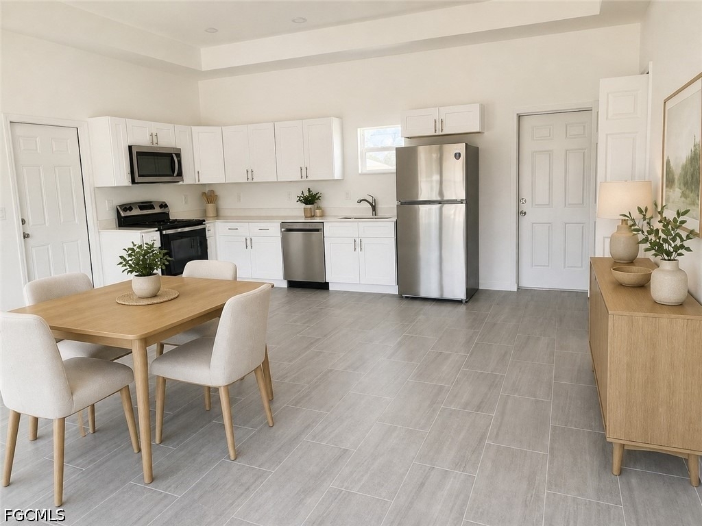 848 Carpenter Street E - Photo 2