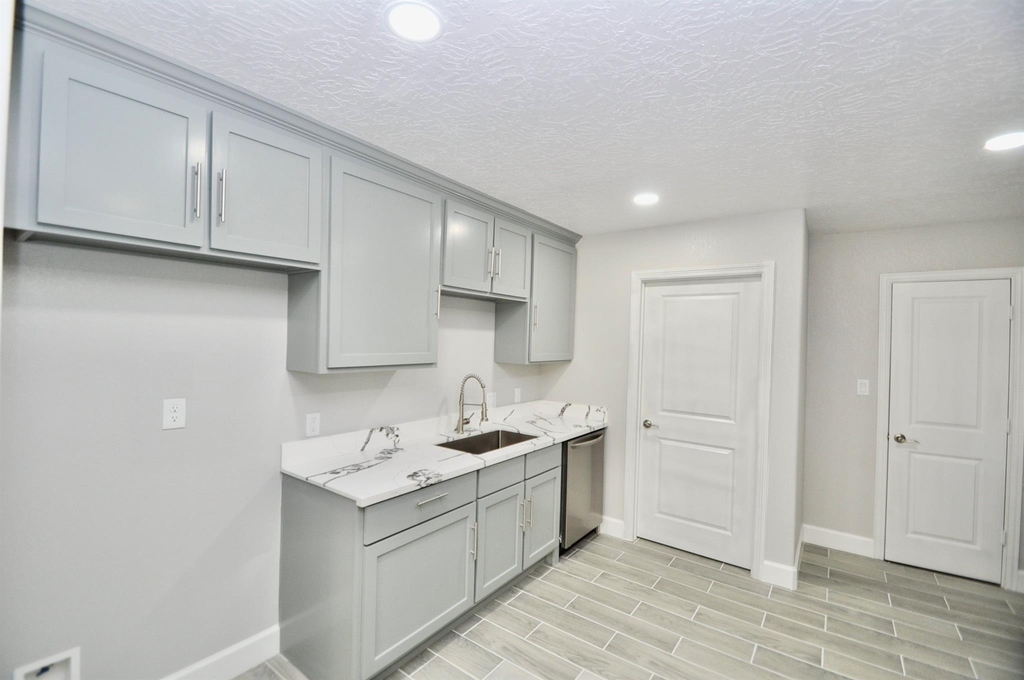 734 Hambrick Court - Photo 8
