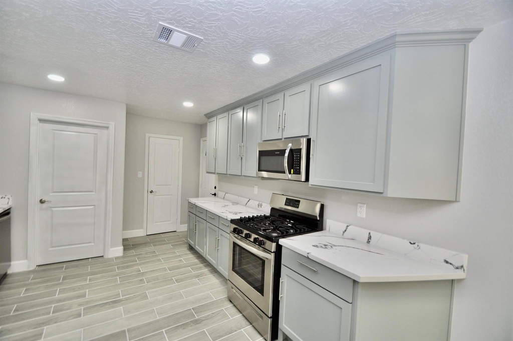 734 Hambrick Court - Photo 7