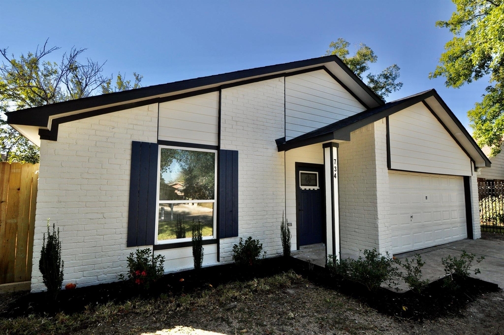 734 Hambrick Court - Photo 0