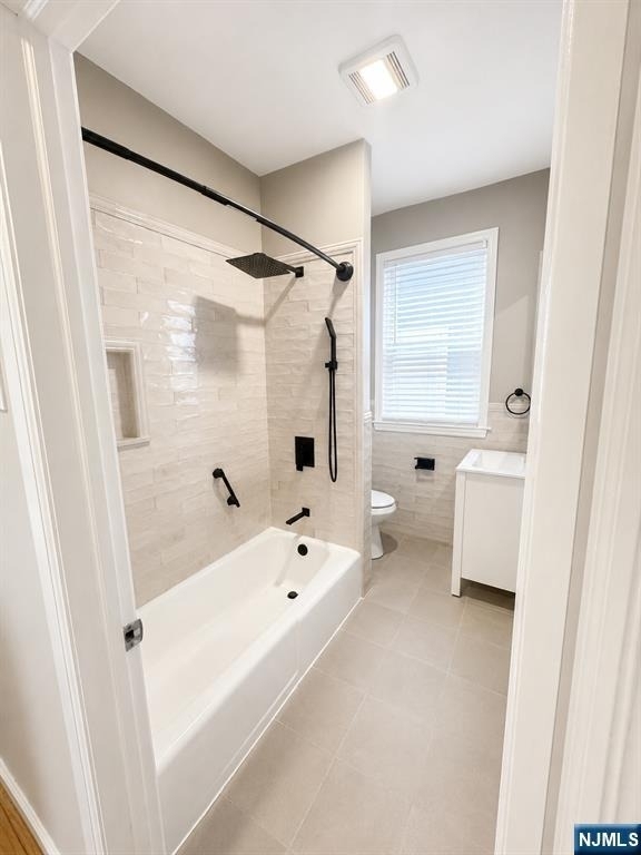 147 Claremont - Photo 3