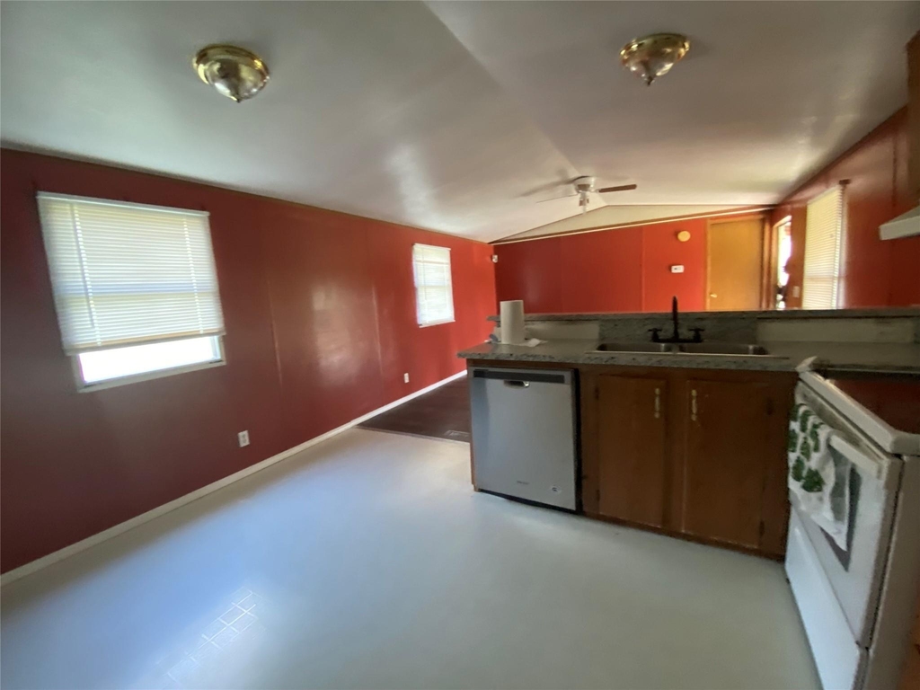 990 Fm 247 Road - Photo 3
