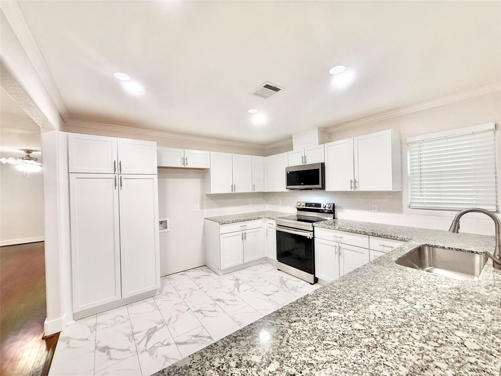 306 Wisteria Street - Photo 5