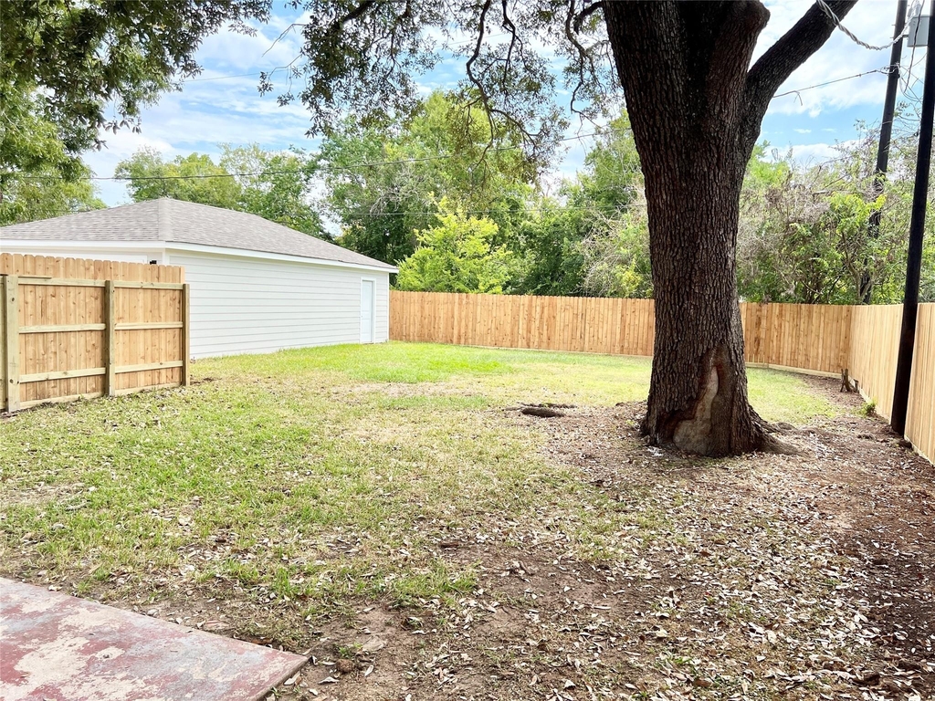 306 Wisteria Street - Photo 20