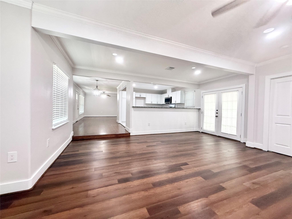 306 Wisteria Street - Photo 11