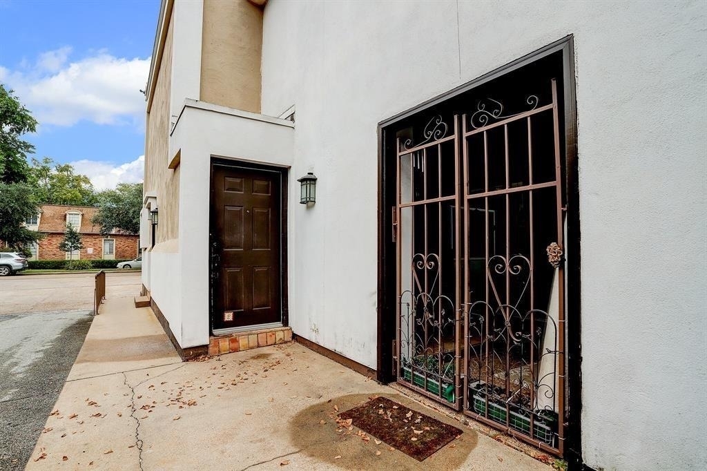 2744 Briarhurst Drive - Photo 1