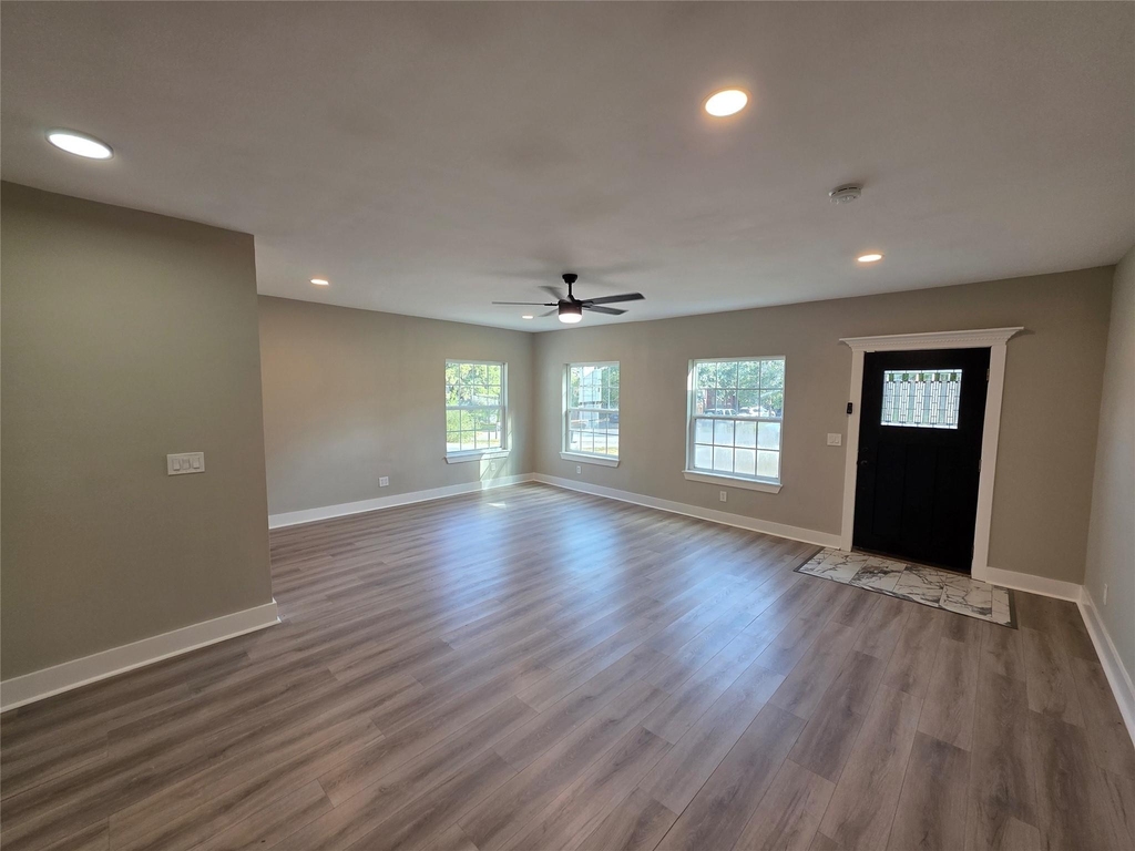 10731 Hillside Drive - Photo 3