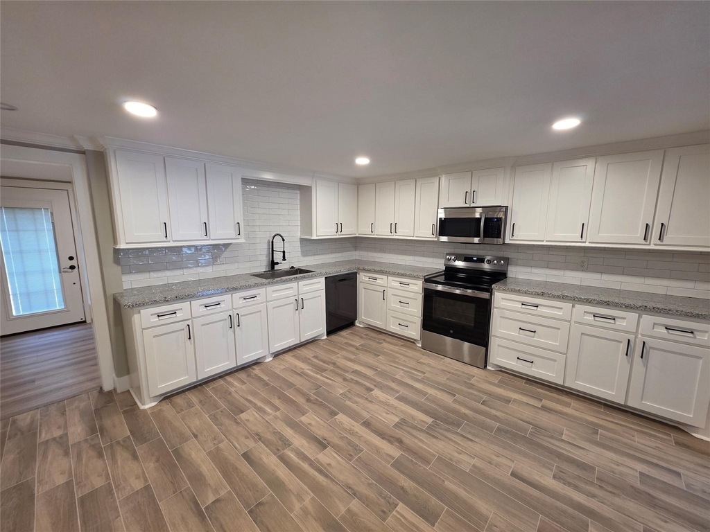 10731 Hillside Drive - Photo 5