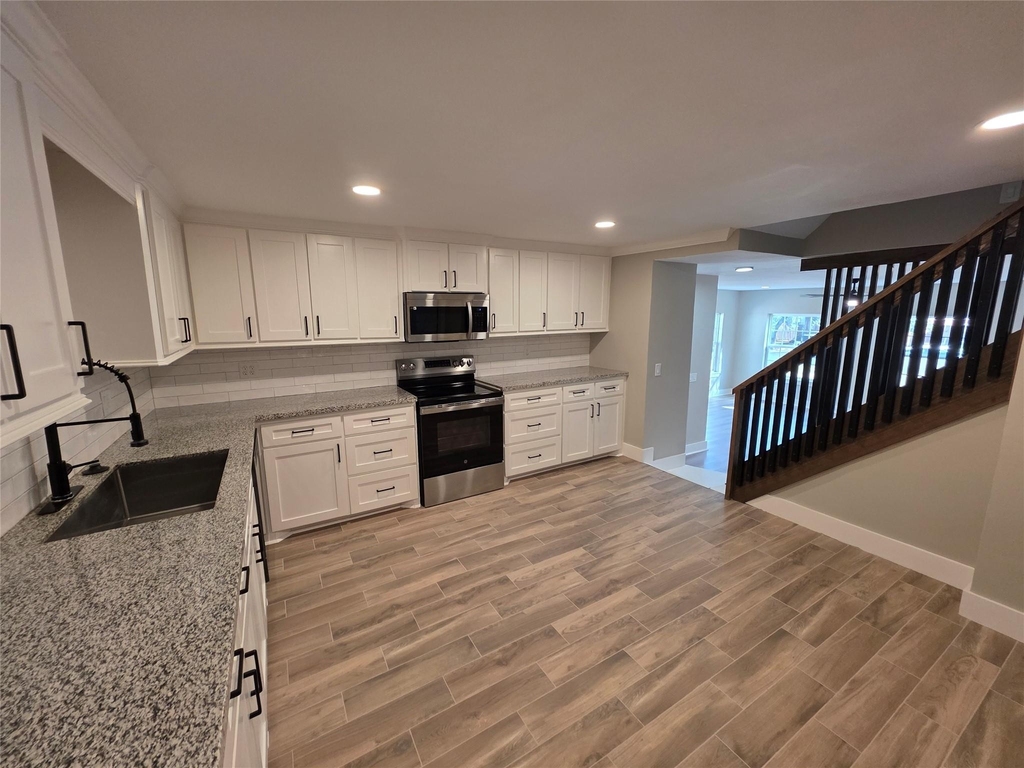 10731 Hillside Drive - Photo 6