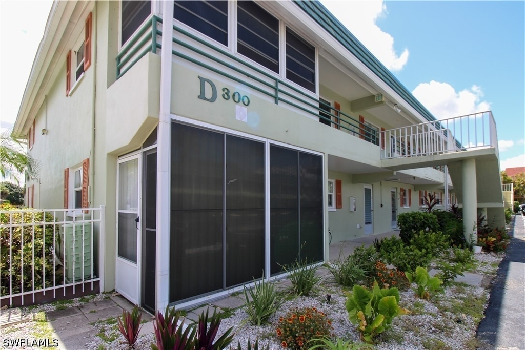 300 Valley Stream Drive - Photo 1